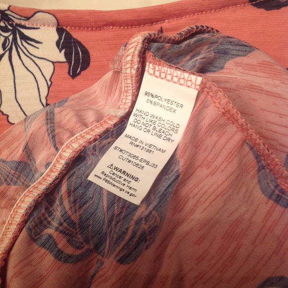 NWT Naif Dusty Rose Floral Medium Faux Wrap Top - Picture 6 of 6